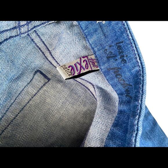 7FAMK Bootcut Jeans SZ 26P Lexie Low Rise Bleached Denim Distressed - Picture 9 of 9